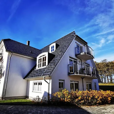 Bernsteinhaus In Familienwohnung Im Erdgeschoss Mit 2 Terrassen - Nr 2 * Zingst