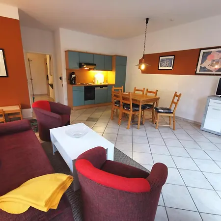 Bernsteinhaus In Familienwohnung Im Erdgeschoss Mit 2 Terrassen - Nr 2 * Zingst
